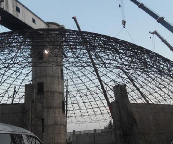 大兴安岭网架分条或分块安装法